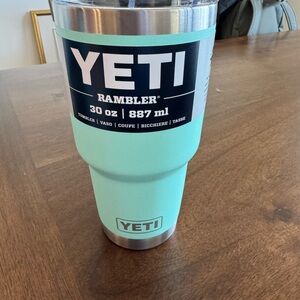 YETI Rambler 30 oz Tumbler - Seafoam